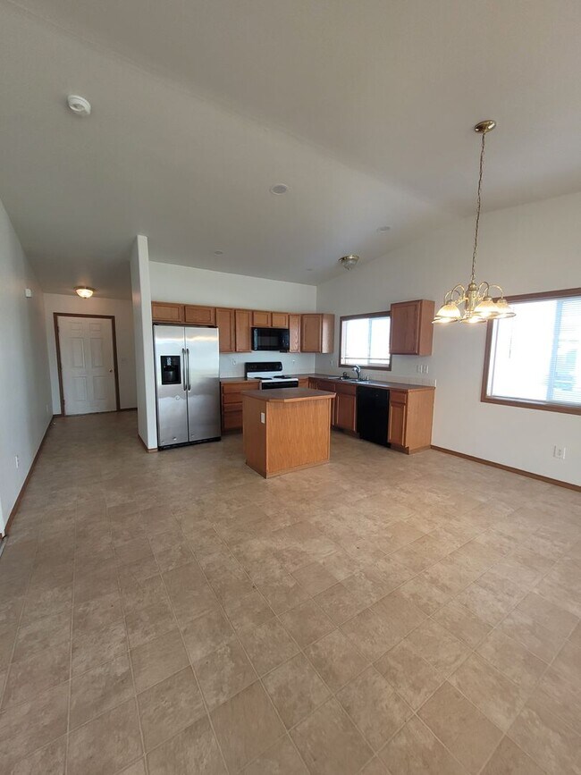 Photo - 1/2 OFF NOVEMBER RENT - 4 Bedroom House in...
