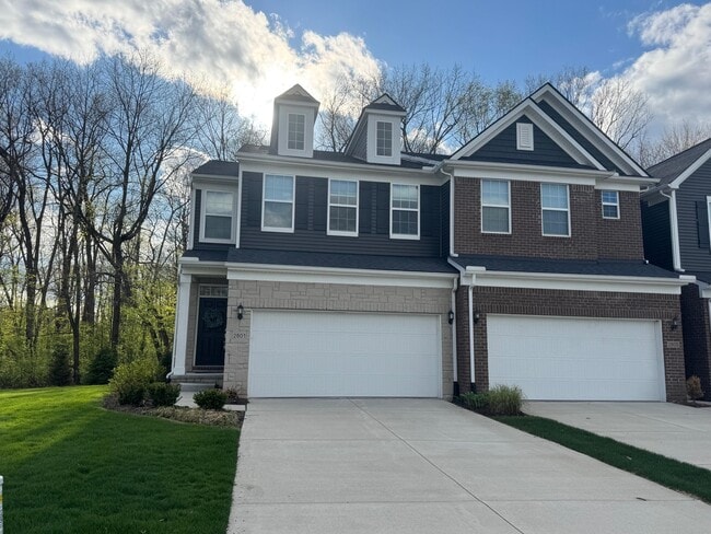 Building Photo - 2801 Willow Ct Unit 16