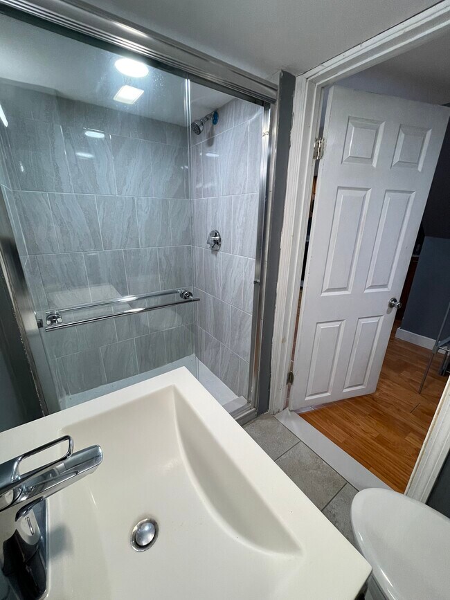 Photo - 60 Saint James St