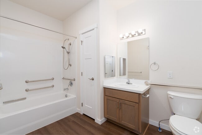 1BR, 1BA - 935SF - Bathroom - Black Iron Apartments