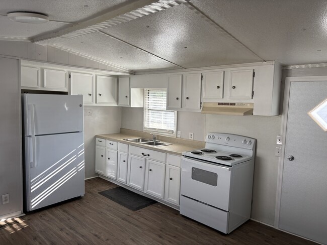 Photo - 559 Wancy Cir