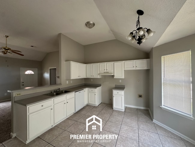 Photo - 6994 Manslick Rd