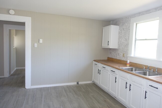 Photo - 108 7th Ave S