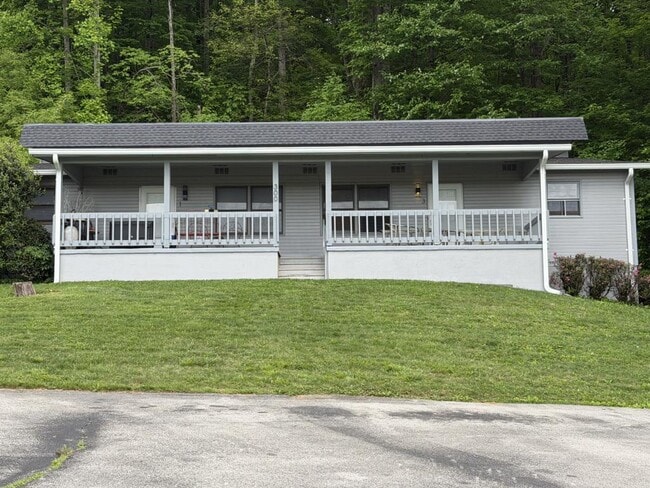 Building Photo - 300 Car-Mol Dr