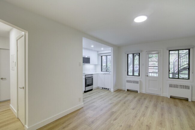 Photo - 3250 Van Horne