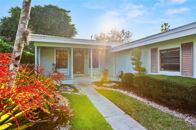 Photo - 736 Alhambra Cir