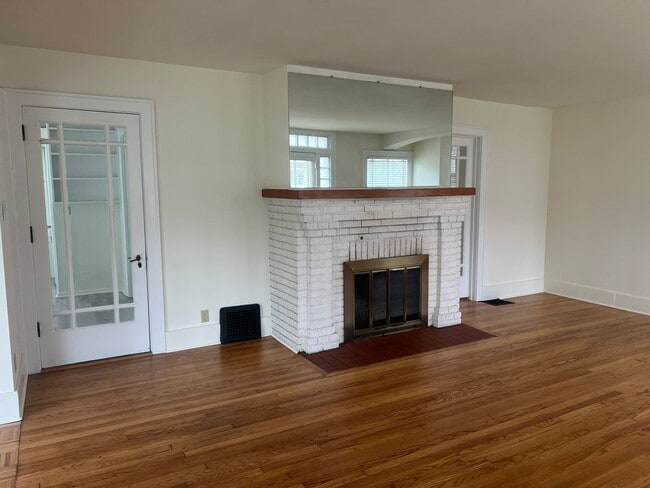 Photo - 240 W Locust St