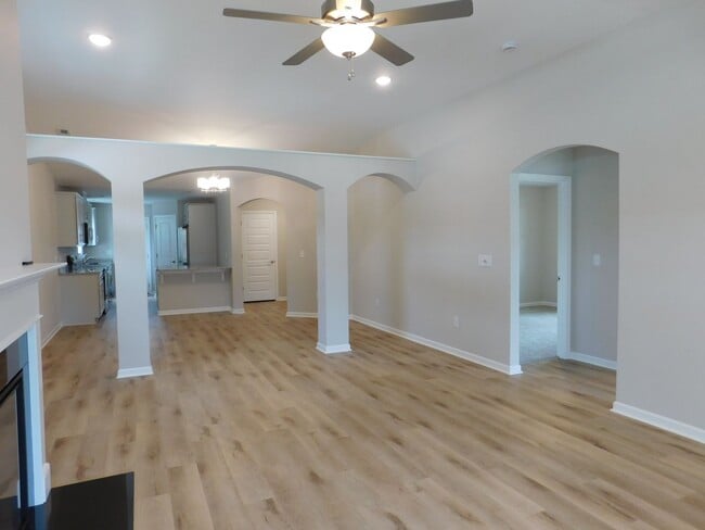 Photo - 710 B St