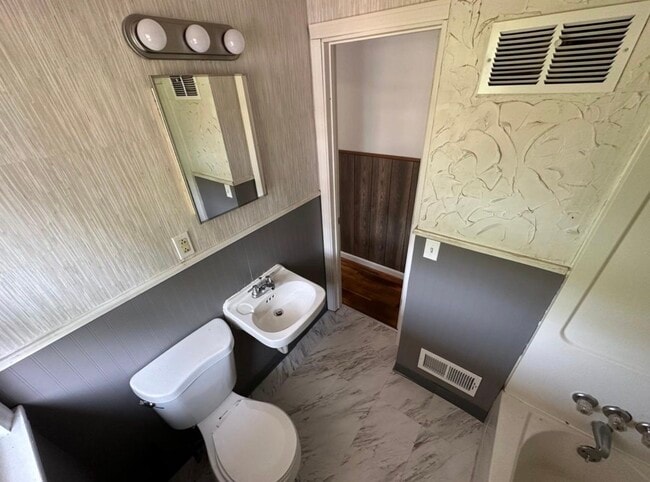 Photo - 256 Broad St Unit 2