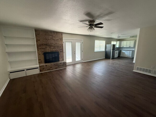 Photo - Renovated 3-bedroom house!  Housing accepted!