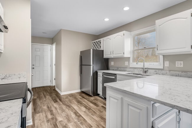 Photo - 194 Clyde Ave