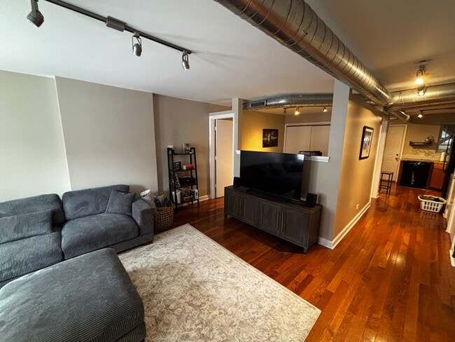 Photo - 674 N Orleans St Unit APT 1