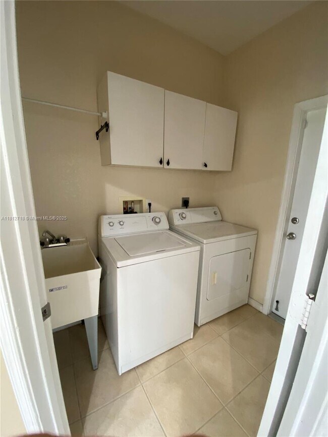 Photo - 639 Stanford Ln