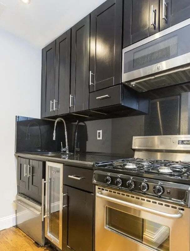 437 W 53rd St Unit 3B