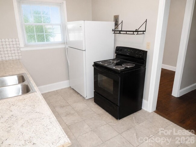 Photo - 2733 Parkway Ave