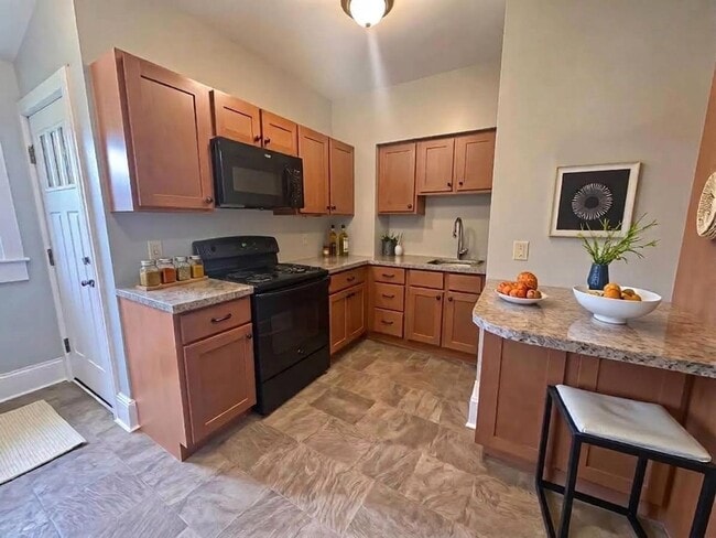 115 S Market St Unit 115B
