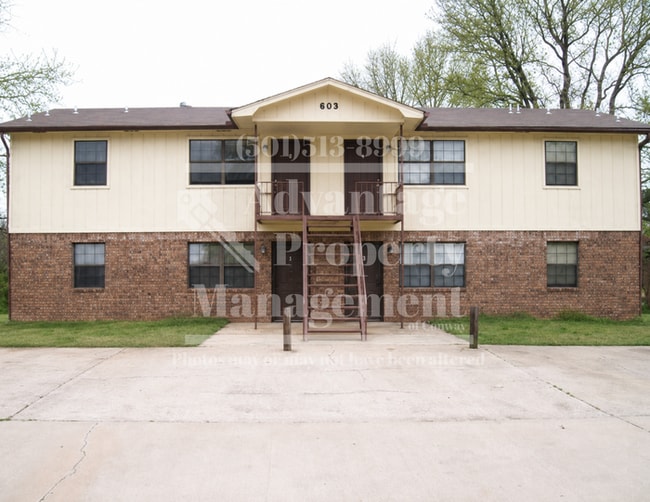 Building Photo - 603 5th Ave