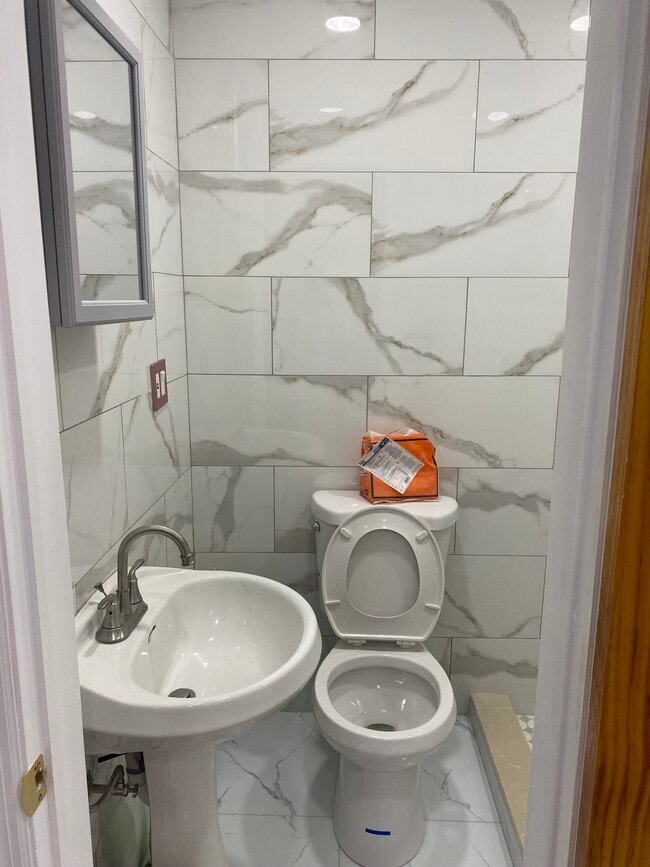 Building Photo - 111-16-16 62nd Dr