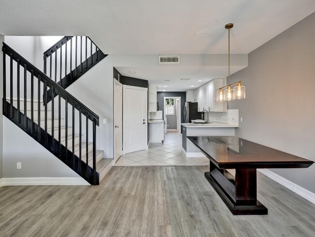 Photo - 5609 Cove Cir