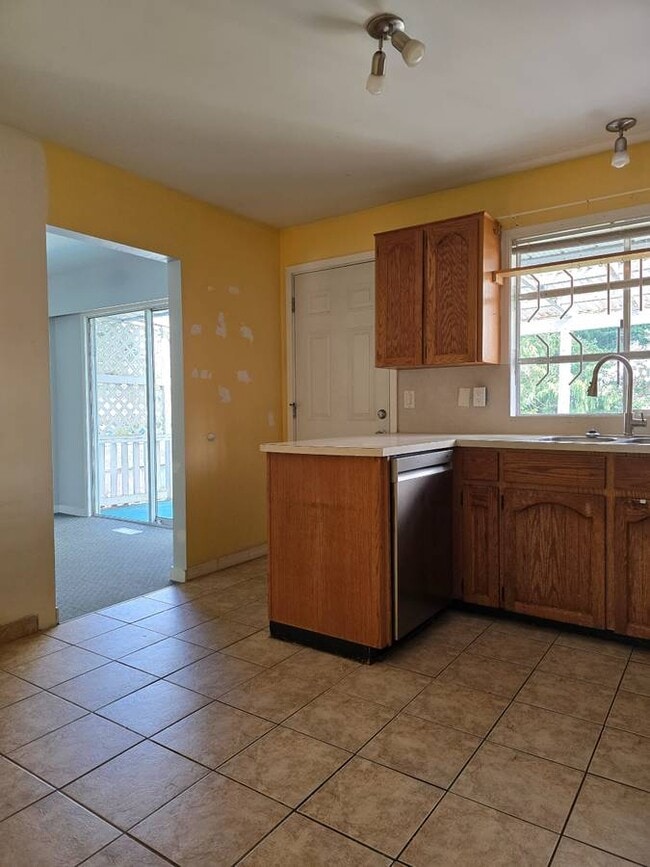 Photo - 11990 Dover St