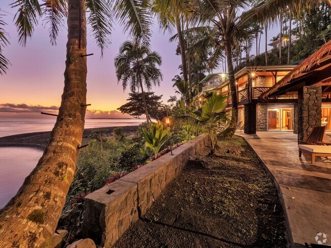 Building Photo - Oceanfront Estate: The Honolii Hale Rental