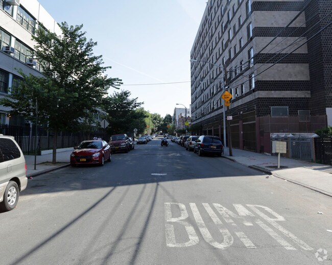 Photo - 2052 Mapes Ave