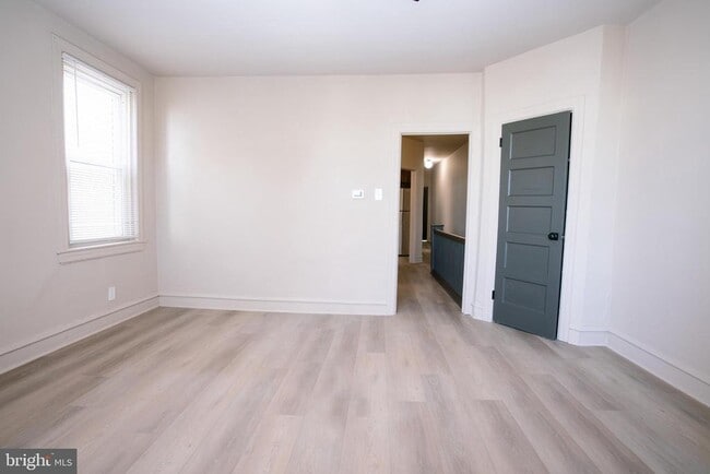 Photo - 5446 W Berks St