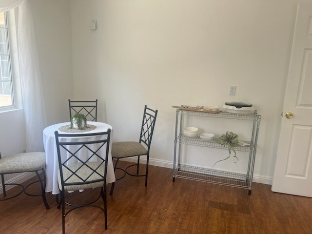 Photo - 1228 W Shorb St