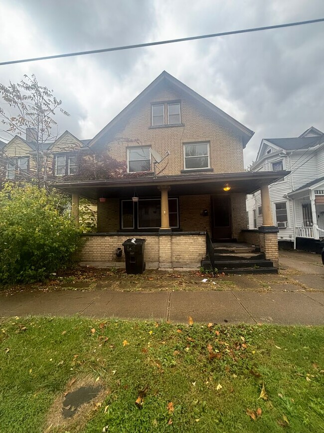 Building Photo - 4bd Single Section 8