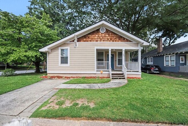Building Photo - 3BR/2BA Gem Located in Historic West End!