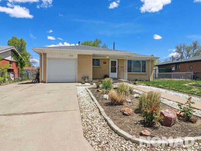 6 Bedroom Single Family Home in Aurora - 6 Bedroom Single Family Home in Aurora