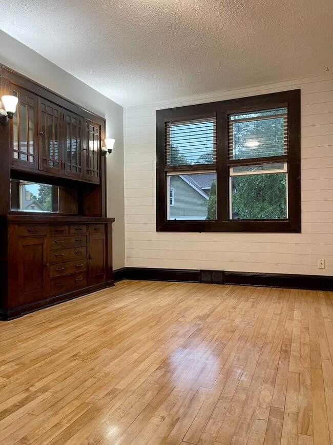 Building Photo - Beautiful 2 bedroom in Historic East Saint... Rental