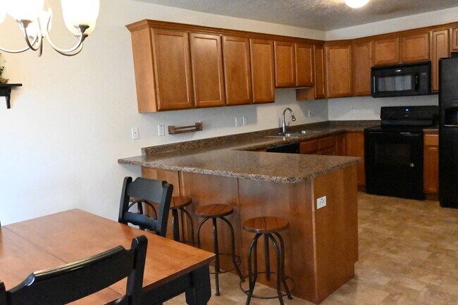 Photo - 573 Goldenrod Way N
