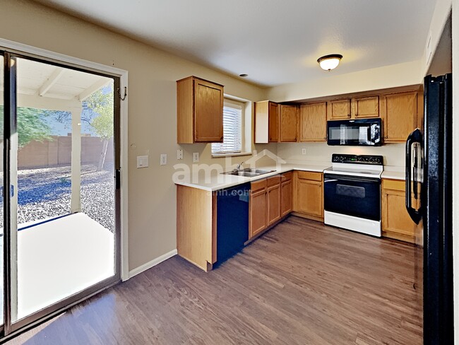 Photo - 16655 W Melvin St