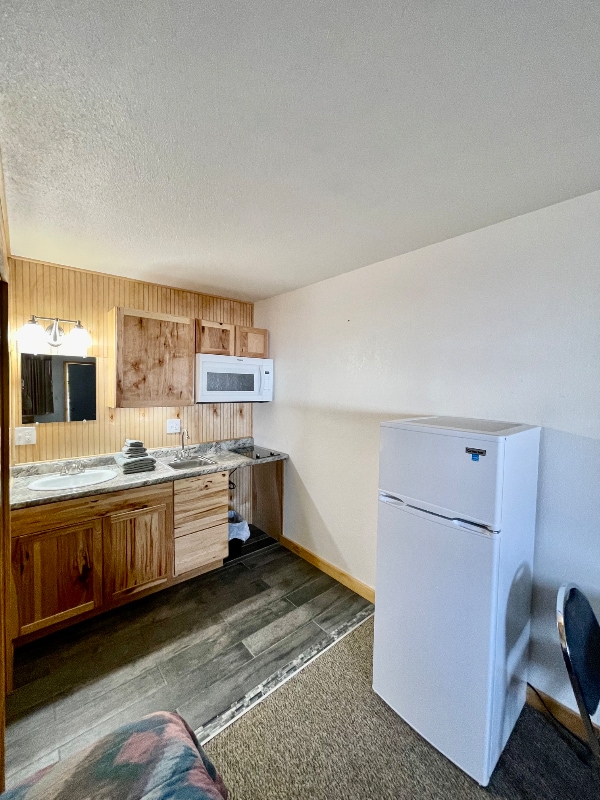 Photo - 102 N Maple Ave