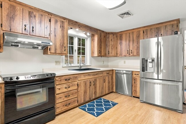 26 Louise Dr