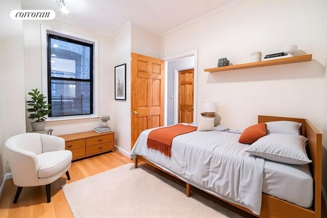 Photo - 206 E 124th St