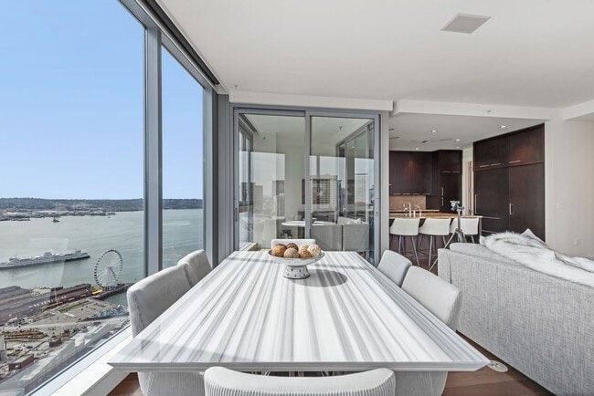 Photo - Luxury 2 Bed 1.75 Bath Furnished Downtown Seattle Condo with Stunning Views