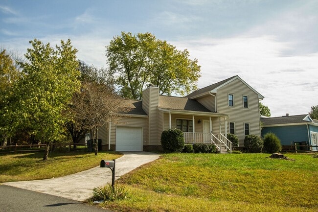 Photo - Move-In Ready 3BR Home with Upgrades & Prime Charlotte Location!