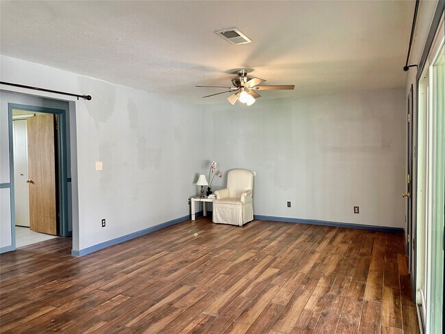 Photo - 2507 Lynn Dr