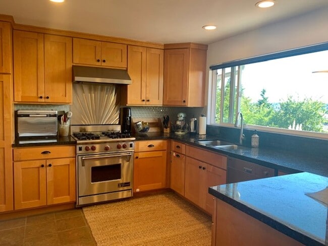 Photo - Spacious 4 Bedroom Magnolia Home Available June 12th