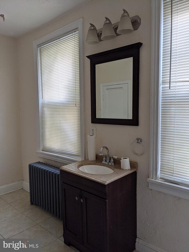 Photo - 736 Wharton St Unit 2/F