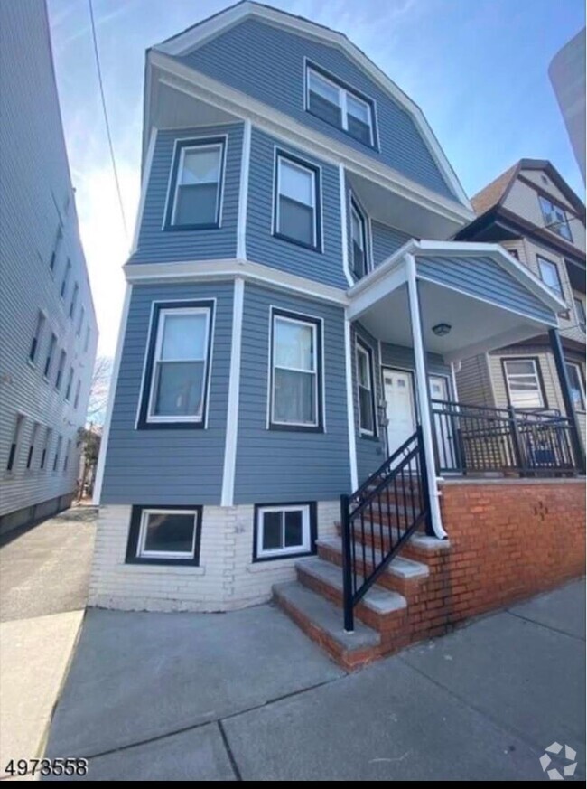 Building Photo - 144 Wilson Ave Unit 1 Rental