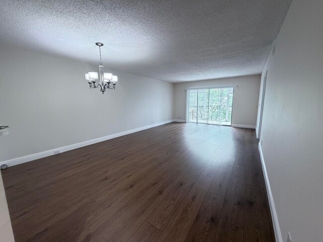Building Photo - 800 SW 125th Way Unit 308O