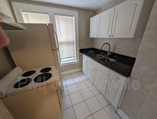 Photo - 2623 College St