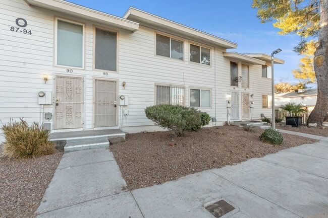 Photo - BEAUTIFUL Townhome! 1 Bedroom 1 Bathroom with Community Pool!