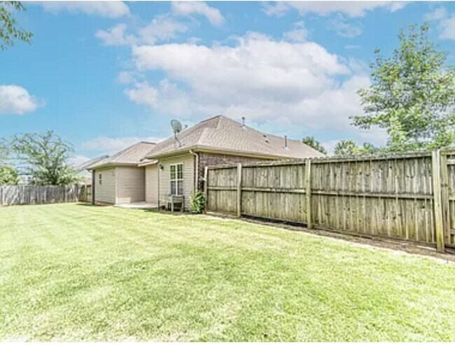 Photo - House for Rent- Fayetteville AR- 3 BEDROOM...