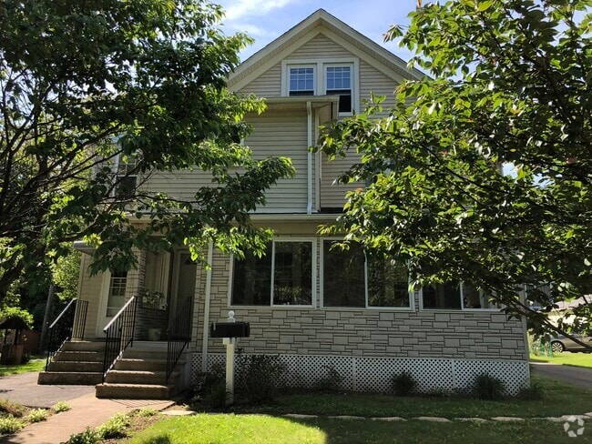 Building Photo - 20 Highwood Ave Rental