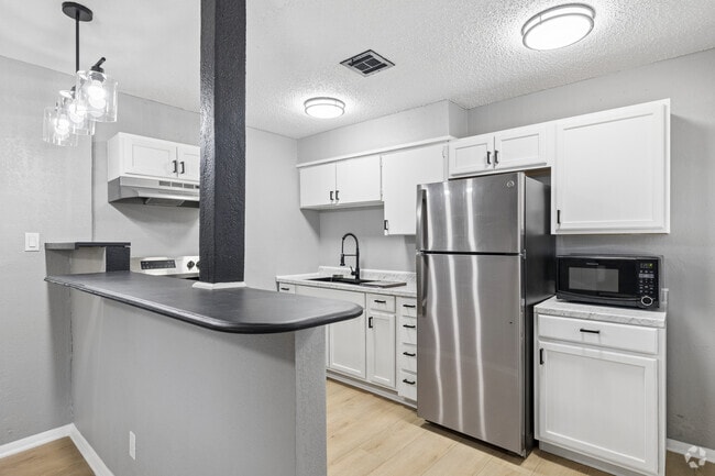 A 2BR, 1BA - 750SF - Kitchen