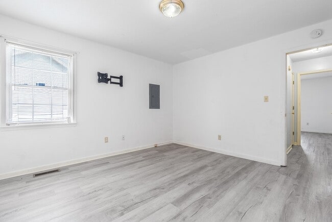 Photo - 403 S Sheridan Dr